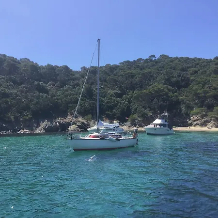 Voilier à Porquerolles Bateau-hôtel *
