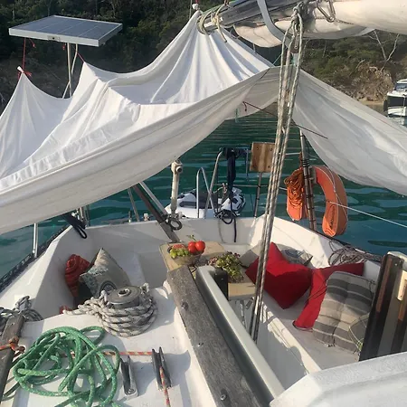 Voilier à Porquerolles Bateau-hôtel *