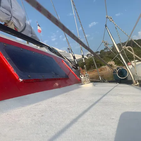 Voilier à Porquerolles Bateau-hôtel *