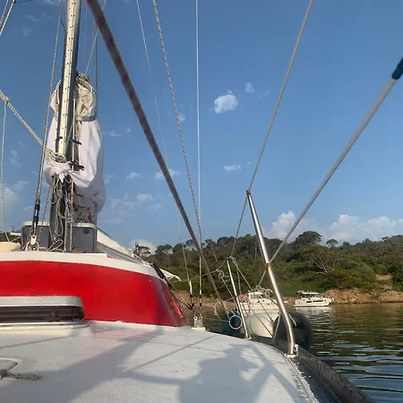Voilier à Porquerolles Bateau-hôtel *