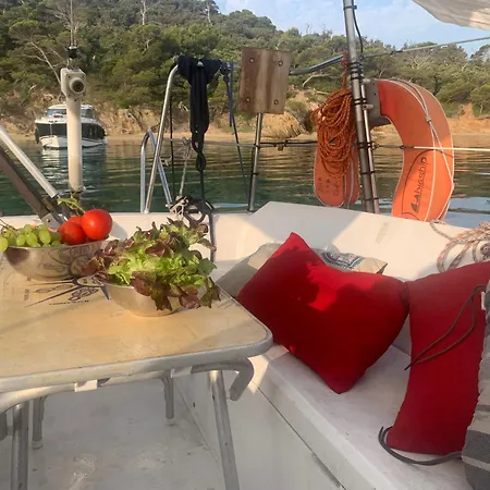 Voilier à Porquerolles *