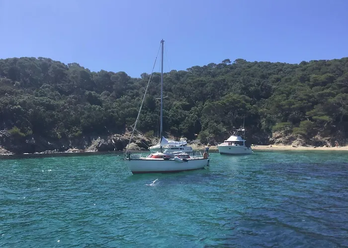 Voilier à Porquerolles Bateau-hôtel *