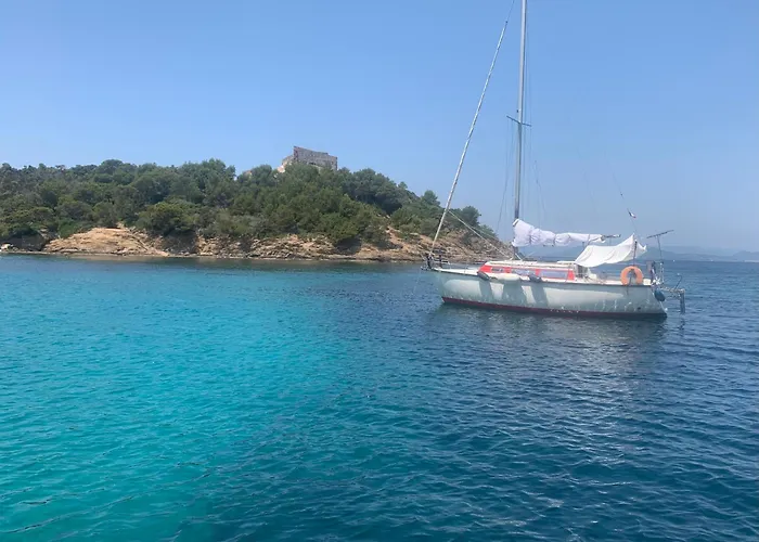 Bateau-hôtel Voilier à Porquerolles *