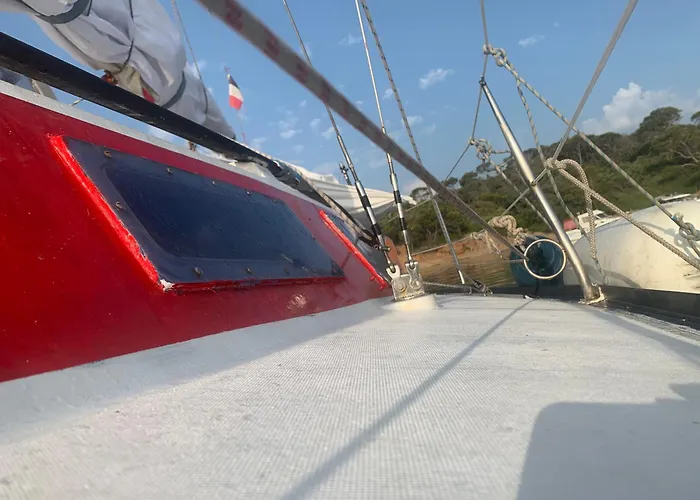 Voilier à Porquerolles Bateau-hôtel *