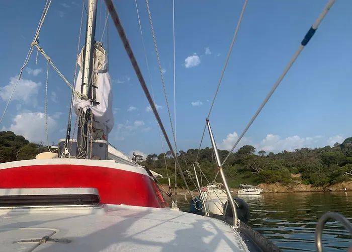 Voilier à Porquerolles Bateau-hôtel *