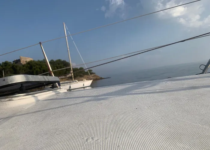 Voilier à Porquerolles * Hyères