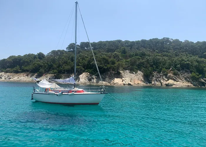 Voilier à Porquerolles *